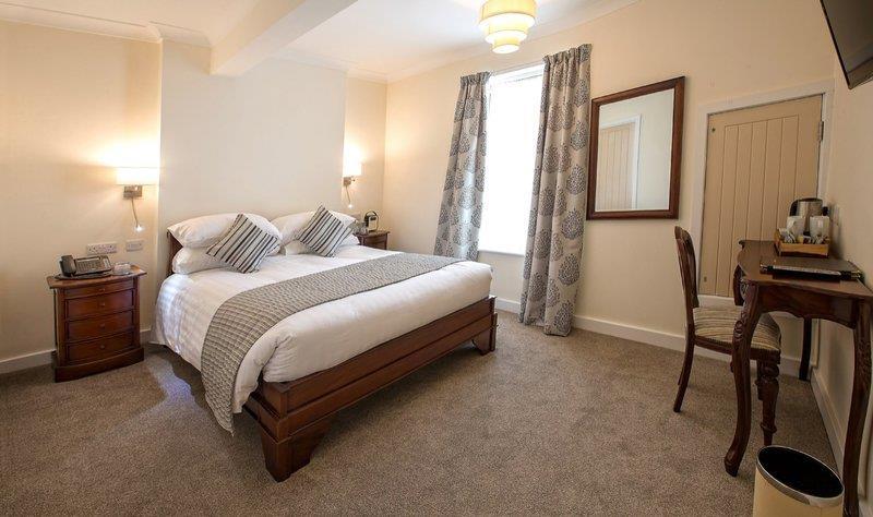 The Bishops Table Hotel Farnham  Exteriör bild